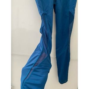 lululemon leggings w/ mesh